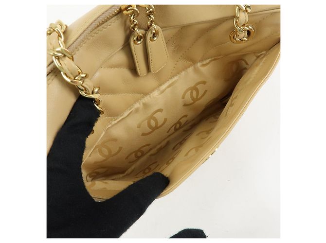 Borsa a tracolla con catena CHANEL Chevron COCO Mark in pelle d'agnello beige - vista 17