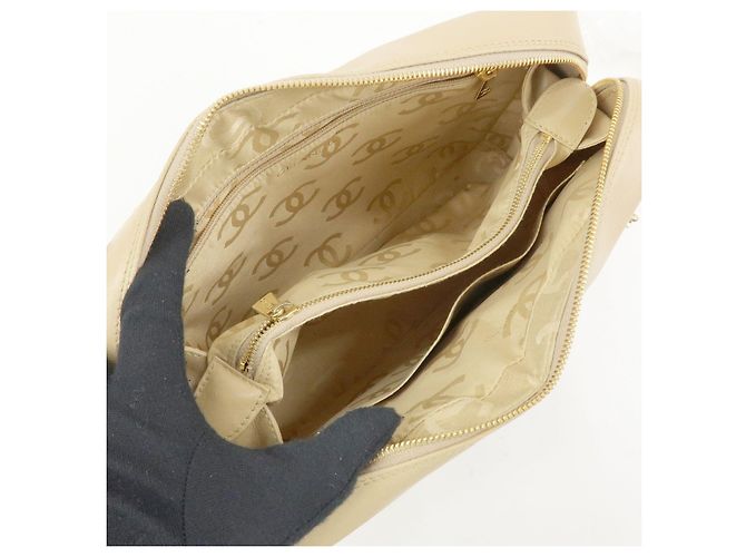 Borsa a tracolla con catena CHANEL Chevron COCO Mark in pelle d'agnello beige - vista 18