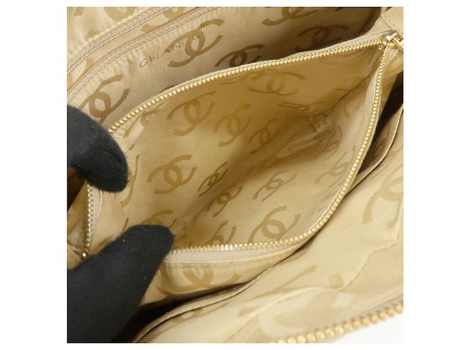 Borsa a tracolla con catena CHANEL Chevron COCO Mark in pelle d'agnello beige - vista 19
