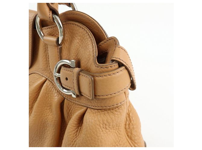 Salvatore Ferragamo Borsa a mano e a tracolla Ferragamo Gancini Marisa in pelle Beige - vista 13