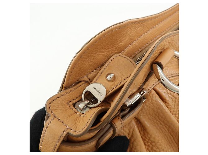 Salvatore Ferragamo Borsa a mano e a tracolla Ferragamo Gancini Marisa in pelle Beige - vista 16