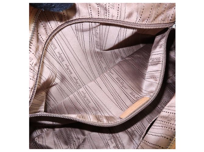 Salvatore Ferragamo Borsa a mano e a tracolla Ferragamo Gancini Marisa in pelle Beige - vista 21