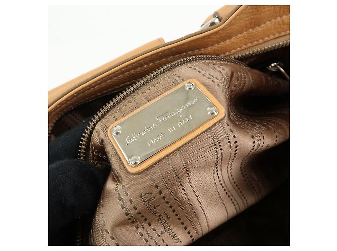 Salvatore Ferragamo Borsa a mano e a tracolla Ferragamo Gancini Marisa in pelle Beige - vista 22