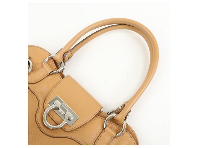 Salvatore Ferragamo Borsa a mano e a tracolla Ferragamo Gancini Marisa in pelle Beige - vista 6