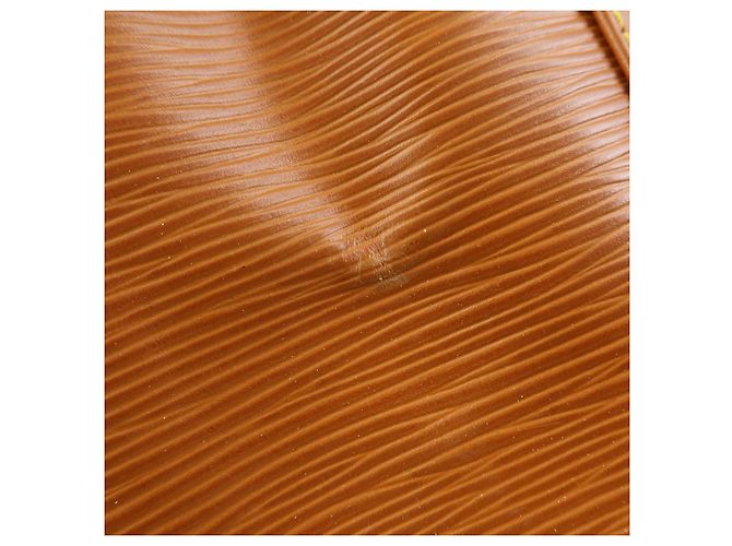Borsa a tracolla Louis Vuitton Epi Randonnee PM Zipang Gold M52358 - vista 17