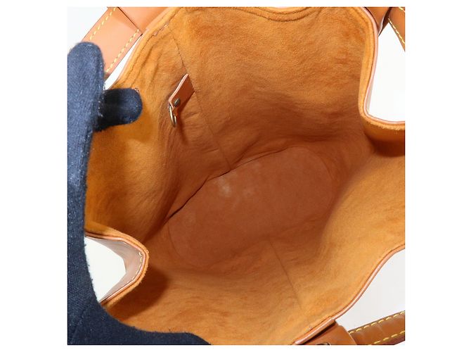 Borsa a tracolla Louis Vuitton Epi Randonnee PM Zipang Gold M52358 - vista 18
