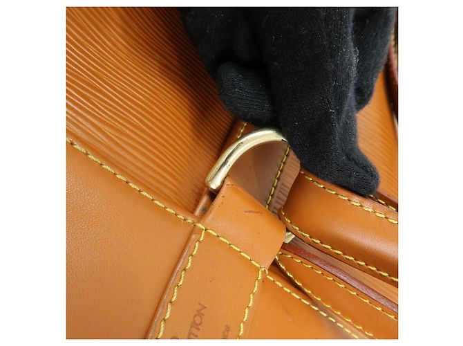Borsa a tracolla Louis Vuitton Epi Randonnee PM Zipang Gold M52358 - vista 7