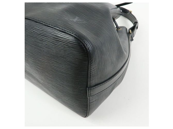 Noe Louis Vuitton Borsa a tracolla Petit Noé in pelle Epi Noir Black M59012 - vista 12