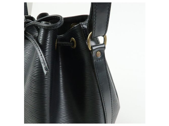 Noe Louis Vuitton Borsa a tracolla Petit Noé in pelle Epi Noir Black M59012 - vista 15