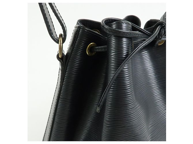 Noe Louis Vuitton Borsa a tracolla Petit Noé in pelle Epi Noir Black M59012 - vista 16