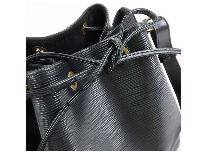 Noe Louis Vuitton Borsa a tracolla Petit Noé in pelle Epi Noir Black M59012 - vista 17