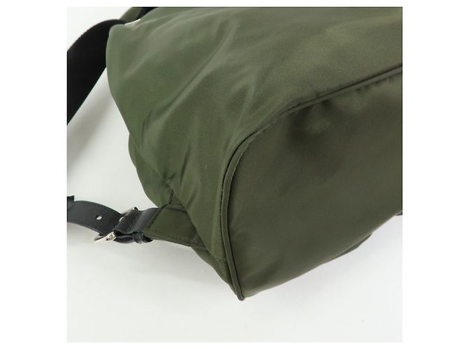 PRADA Rucksack aus Nylon und Saffiano-Leder mit Triangle-Logo Khaki 1BZ005 - Ansicht 10