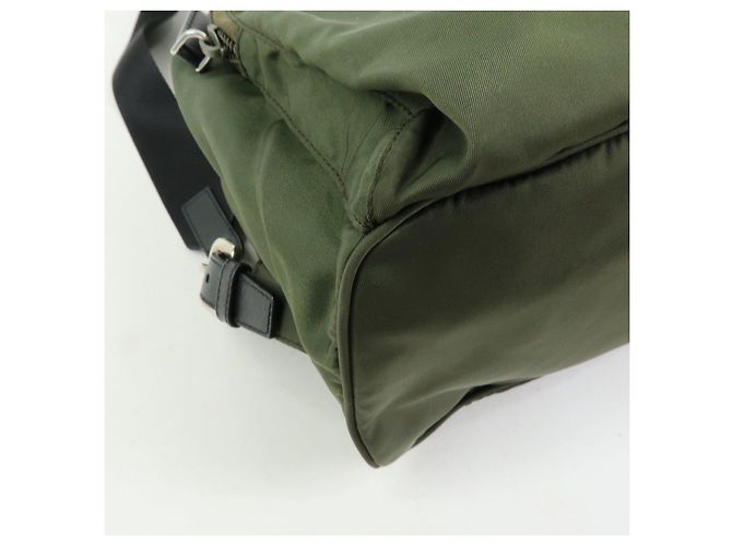 PRADA Rucksack aus Nylon und Saffiano-Leder mit Triangle-Logo Khaki 1BZ005 - Ansicht 9