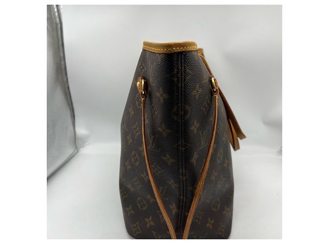 Louis Vuitton Neverfull Monogram Canvas MM - view 3