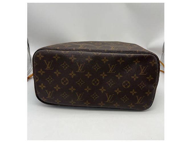 Louis Vuitton Neverfull Monogram Canvas MM - view 4