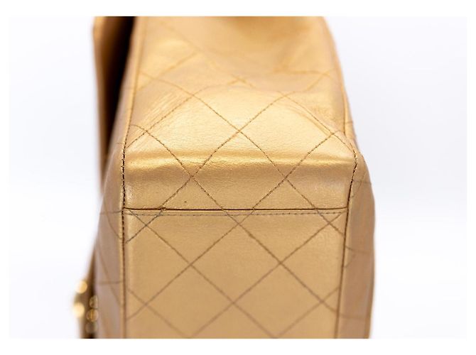 Chanel Vintage Jumbo Maxi Flap 34 cm – Gold Metallic – Gold Hardware - vista 10