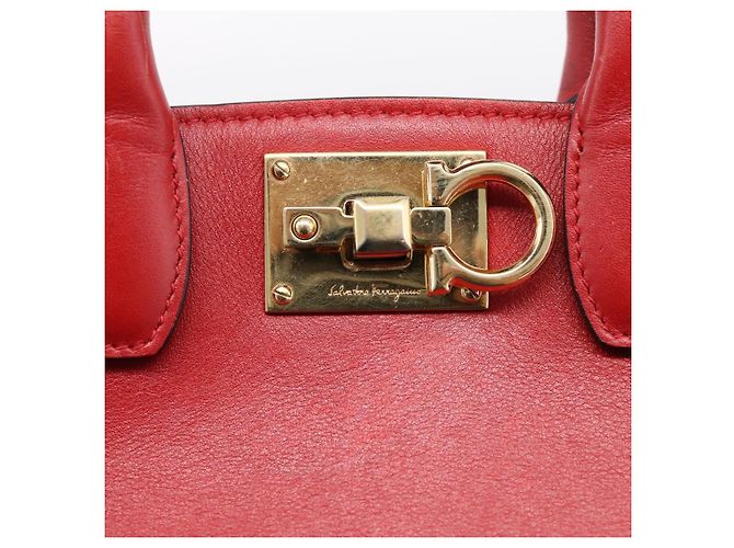 Salvatore Ferragamo Gancini Studio Bag Leather 2way Red Gold Auth 208047A - Jerrillo - vista 16