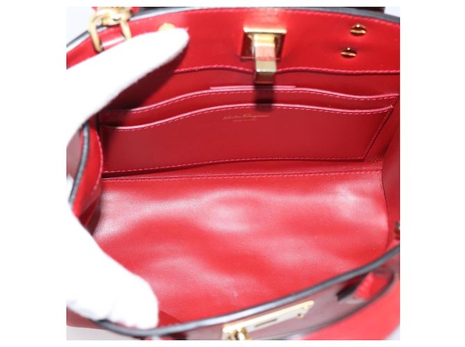 Salvatore Ferragamo Gancini Studio Bag Leather 2way Red Gold Auth 208047A - Jerrillo - vista 18