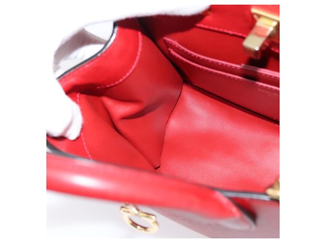 Salvatore Ferragamo Gancini Studio Bag Leather 2way Red Gold Auth 208047A - Jerrillo - vista 20