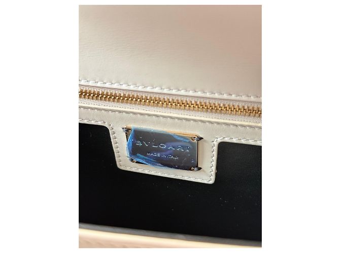 Bulgari Bvlgari Serpenti Forever Schultertasche aus weißem Leder - Ansicht 13