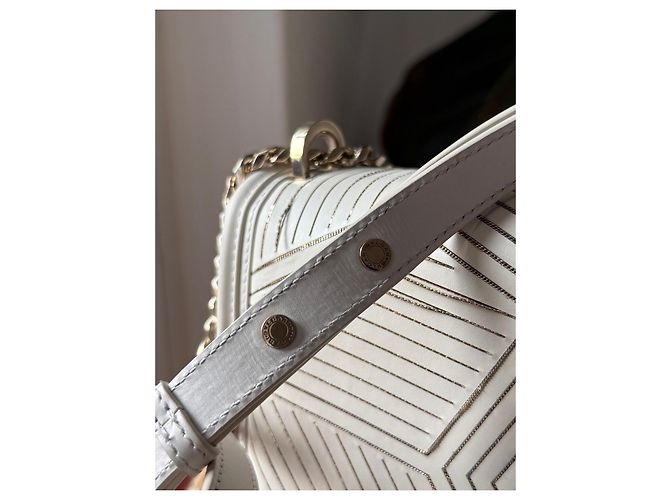 Bulgari Bvlgari Serpenti Forever Schultertasche aus weißem Leder - Ansicht 15