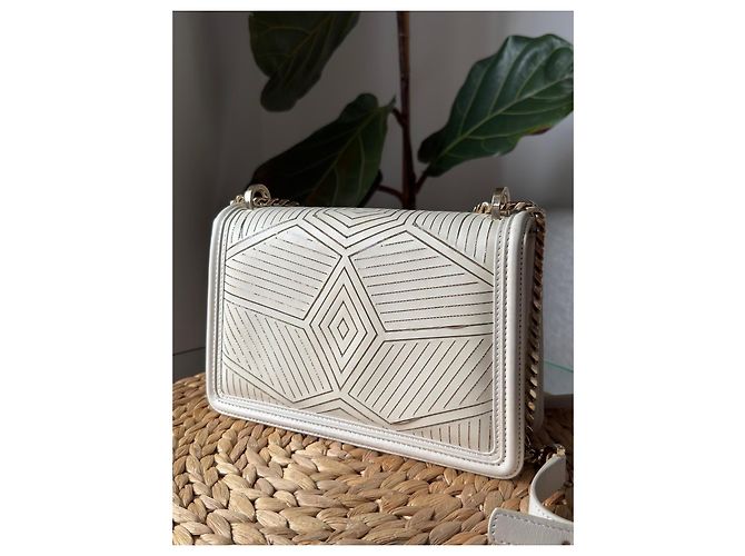 Bulgari Bvlgari Serpenti Forever Schultertasche aus weißem Leder - Ansicht 16