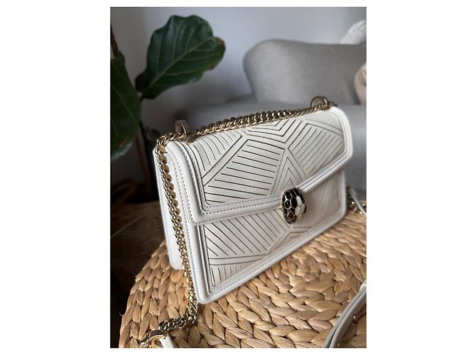 Bulgari Bvlgari Serpenti Forever Schultertasche aus weißem Leder - Ansicht 17