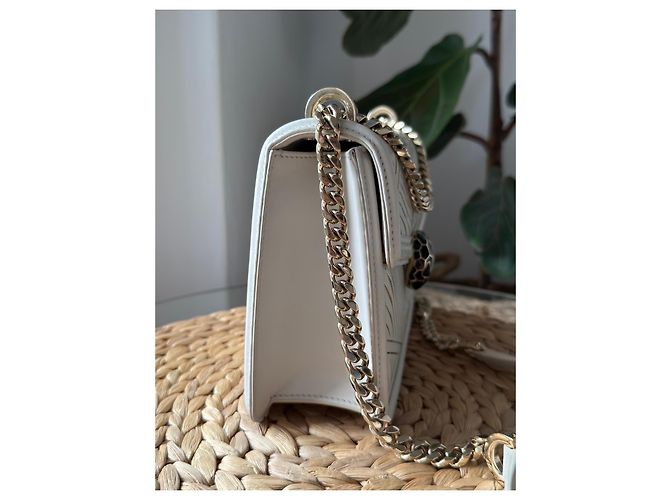 Bulgari Bvlgari Serpenti Forever Schultertasche aus weißem Leder - Ansicht 20
