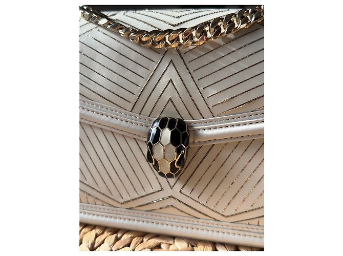 Bulgari Bvlgari Serpenti Forever Schultertasche aus weißem Leder - Ansicht 6