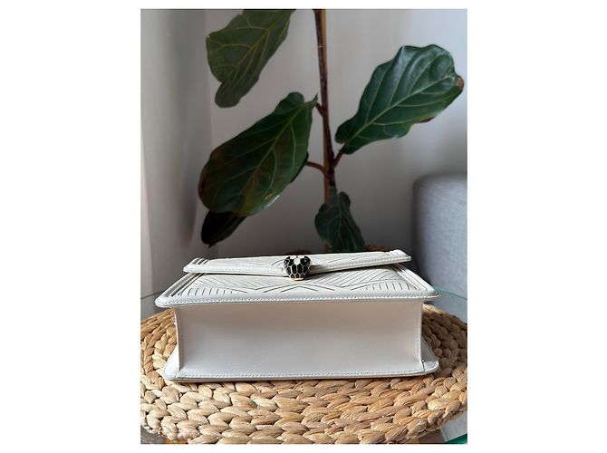 Bulgari Bvlgari Serpenti Forever Schultertasche aus weißem Leder - Ansicht 8