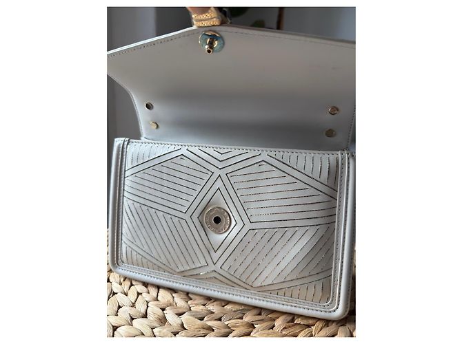 Bulgari Bvlgari Serpenti Forever Schultertasche aus weißem Leder - Ansicht 9