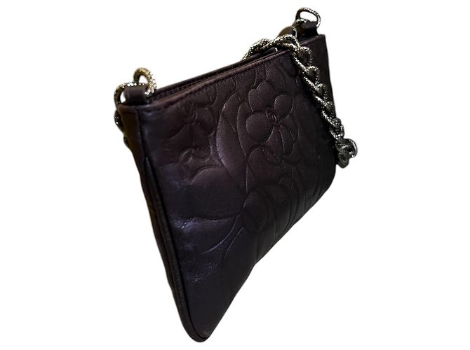 2003 Chanel Pochette con catena in lambskin goffrato e Camellia - vista 3