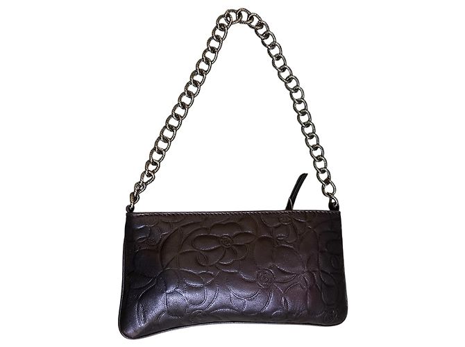 2003 Chanel Pochette con catena in lambskin goffrato e Camellia - vista 4