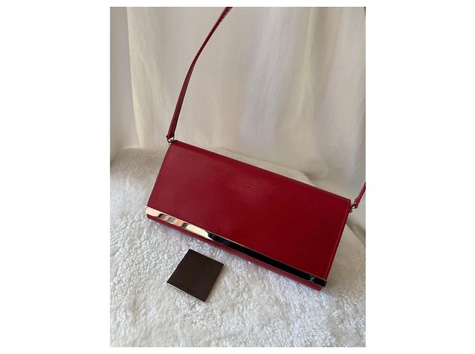 Louis Vuitton Pochette Cluny in pelle Epi rossa - vista 10