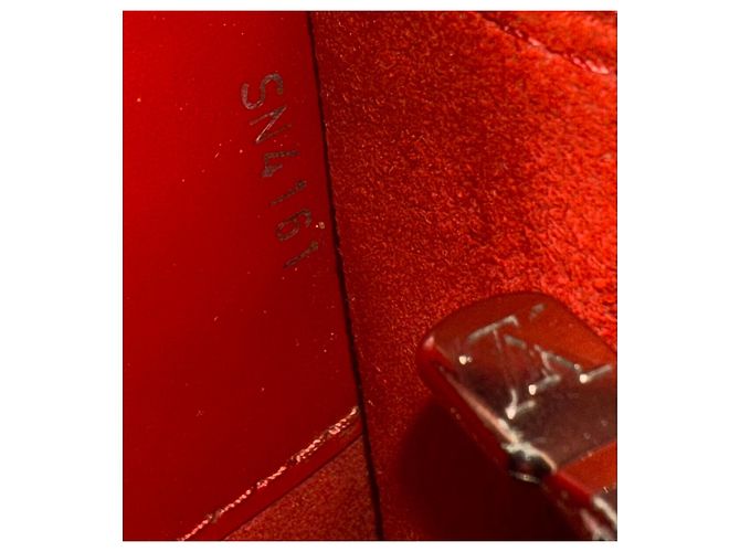 Louis Vuitton Pochette Cluny in pelle Epi rossa - vista 11