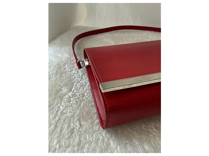 Louis Vuitton Pochette Cluny in pelle Epi rossa - vista 4