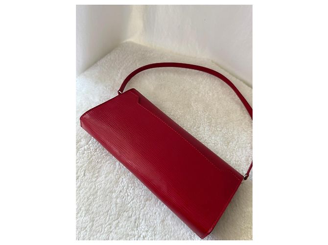 Louis Vuitton Pochette Cluny in pelle Epi rossa - vista 5