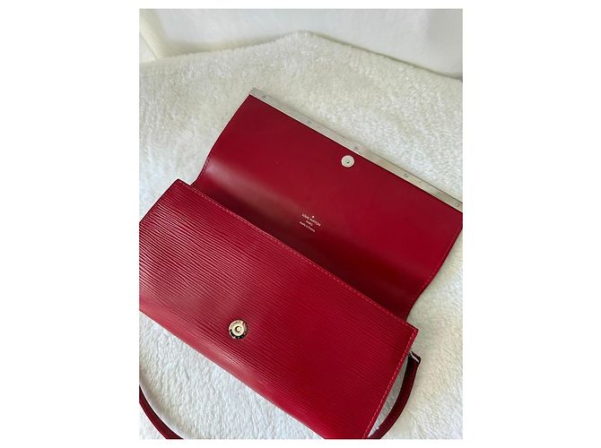 Louis Vuitton Pochette Cluny in pelle Epi rossa - vista 7
