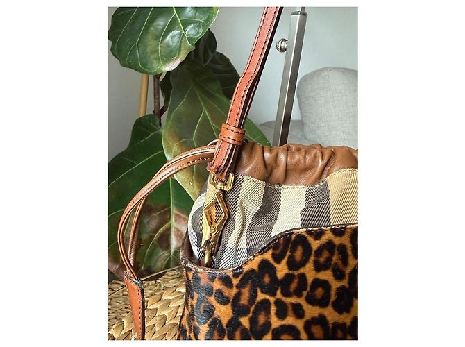 Burberry Borsa a Secchiello Haymarket in Tela Leopardata - vista 4