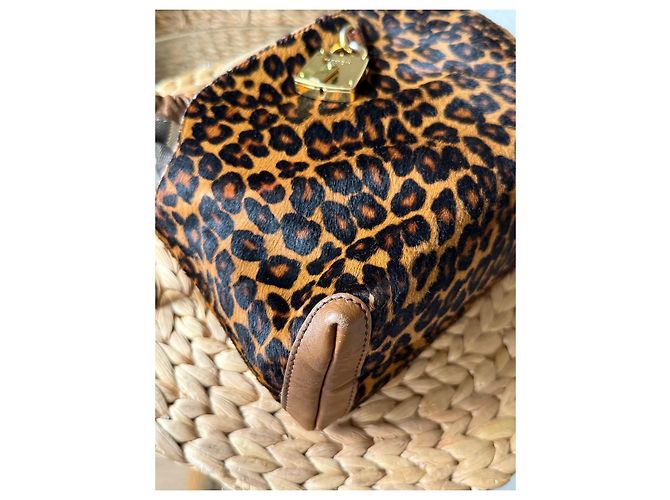 Burberry Borsa a Secchiello Haymarket in Tela Leopardata - vista 7