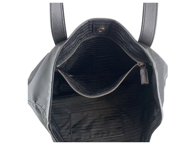 Prada Black Nylon Tote Shopper Bag mit Lederbesatz und silberner Hardware - Ansicht 7