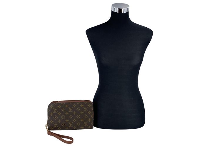 Louis Vuitton Pochette Orsay Wristlet Clutch in Canvas Monogram Brown - vista 2