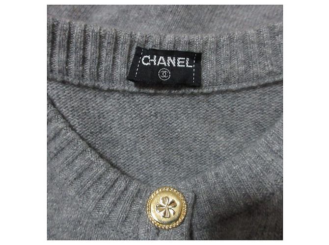 Cardigan de cachemira Chanel con botones Camélia - vista 5