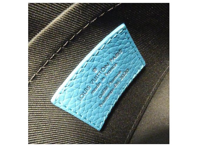 Bolsa de ombro Louis Vuitton Triyon Monogram Triangle em couro de bezerro - vista 6
