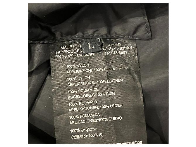 Prada Packbarer Regenmantel mit Kapuze - Ansicht 10