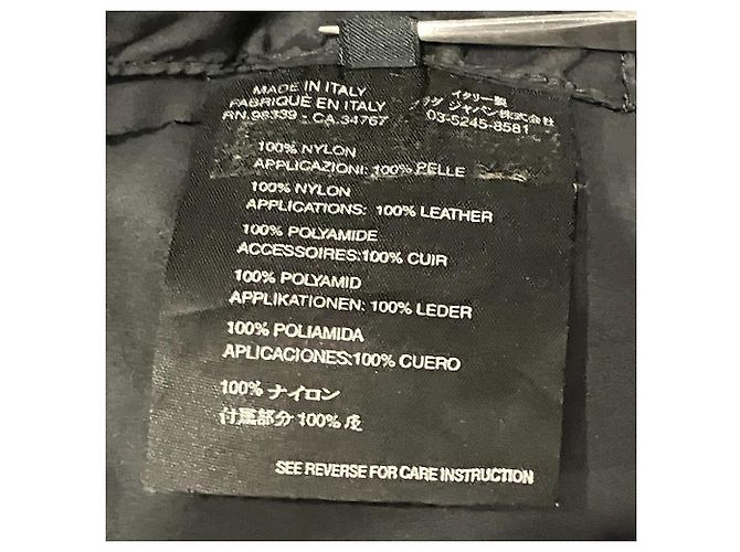 Prada Packbarer Regenmantel mit Kapuze - Ansicht 8