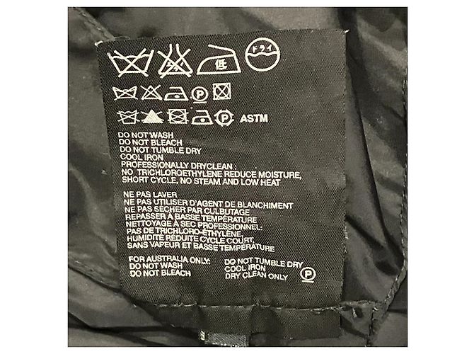 Prada Packbarer Regenmantel mit Kapuze - Ansicht 9