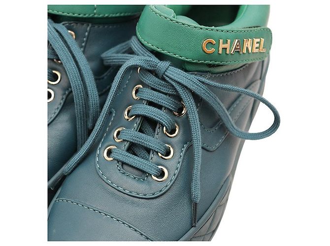CHANEL Mid Cut Sneaker aus Leder - Ansicht 13