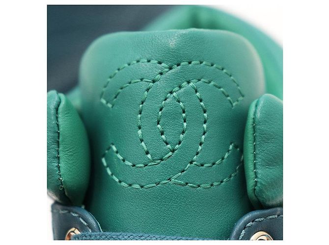 CHANEL Mid Cut Sneaker aus Leder - Ansicht 14