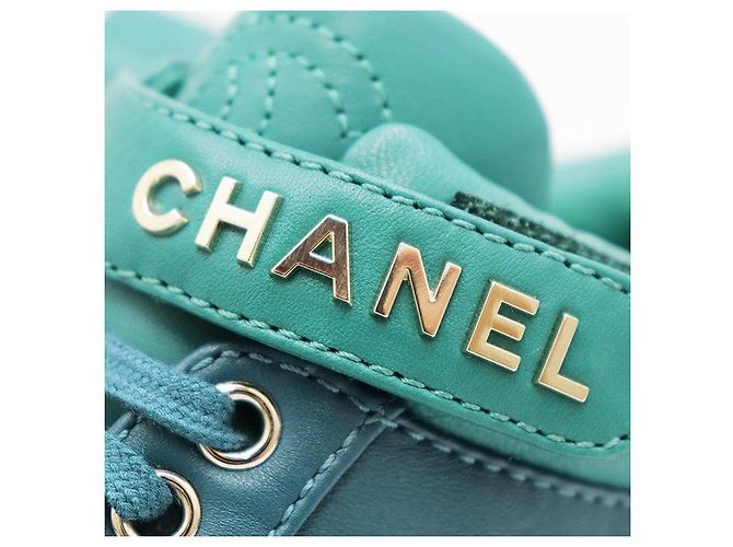 CHANEL Mid Cut Sneaker aus Leder - Ansicht 2